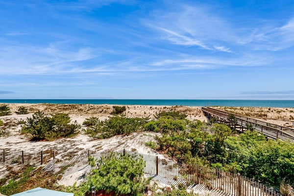Kings Grant Beachfront Townhouse w/Ocean Views, Shared Pool, Free WiFi, Private