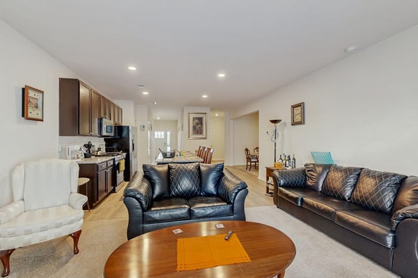 Friendship Creek Spacious pet friendly townhome w/shared pool