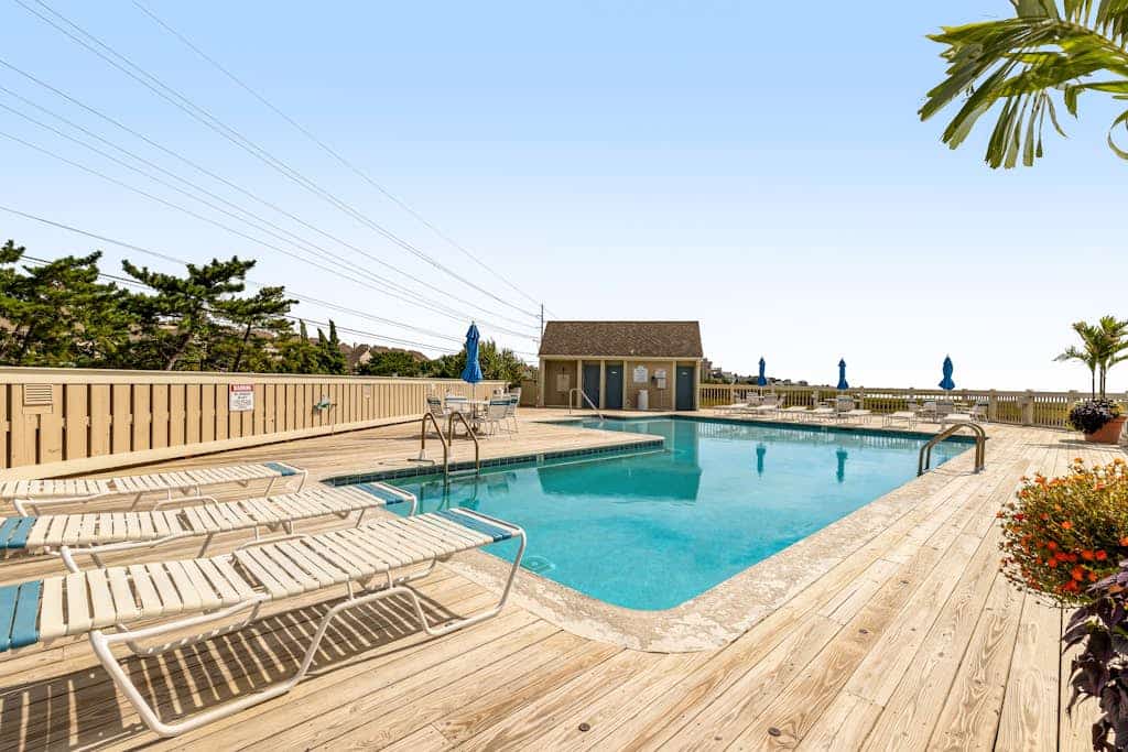 Kings Grant ocean front townhouse w/, outside shower and community pool