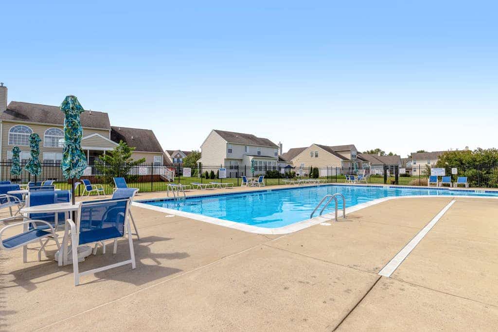 Wedgefield House in Ocean View w/Private Washer/Dryer, Free WiFi, Shared Pool