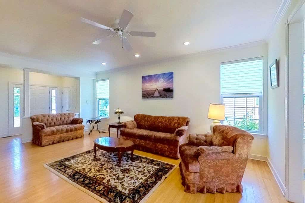 Wedgefield dog-friendly house w/community pool, patio & gas grill