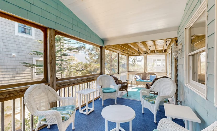 Ocean Village Beach block, pet friendly house w/patio, balcony, gas grill & WIFI
