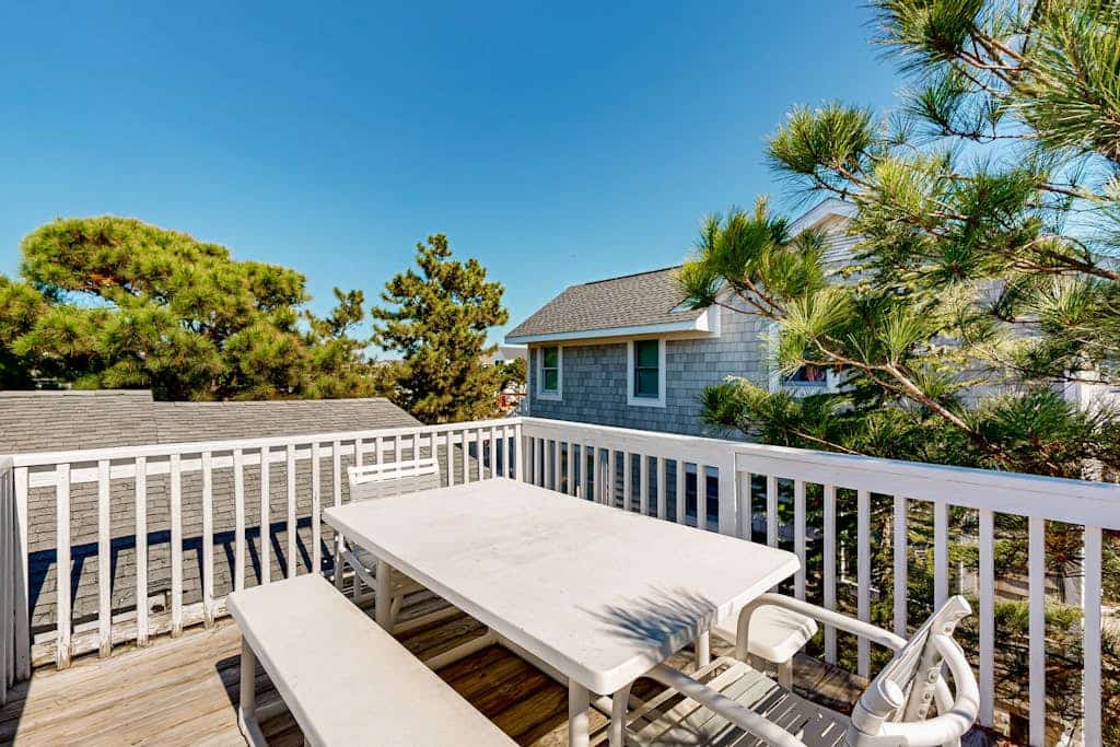 Ocean Village Beach block, pet friendly house w/patio, balcony, gas grill & WIFI