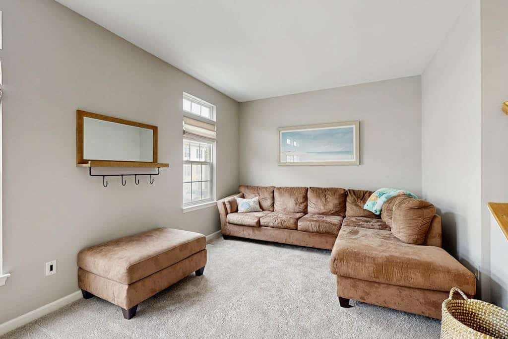 South Hampton townhome with shared pool & tennis courts