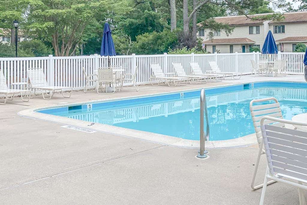 Bethany Pines townhouse w/community pool & tennis, close to beach