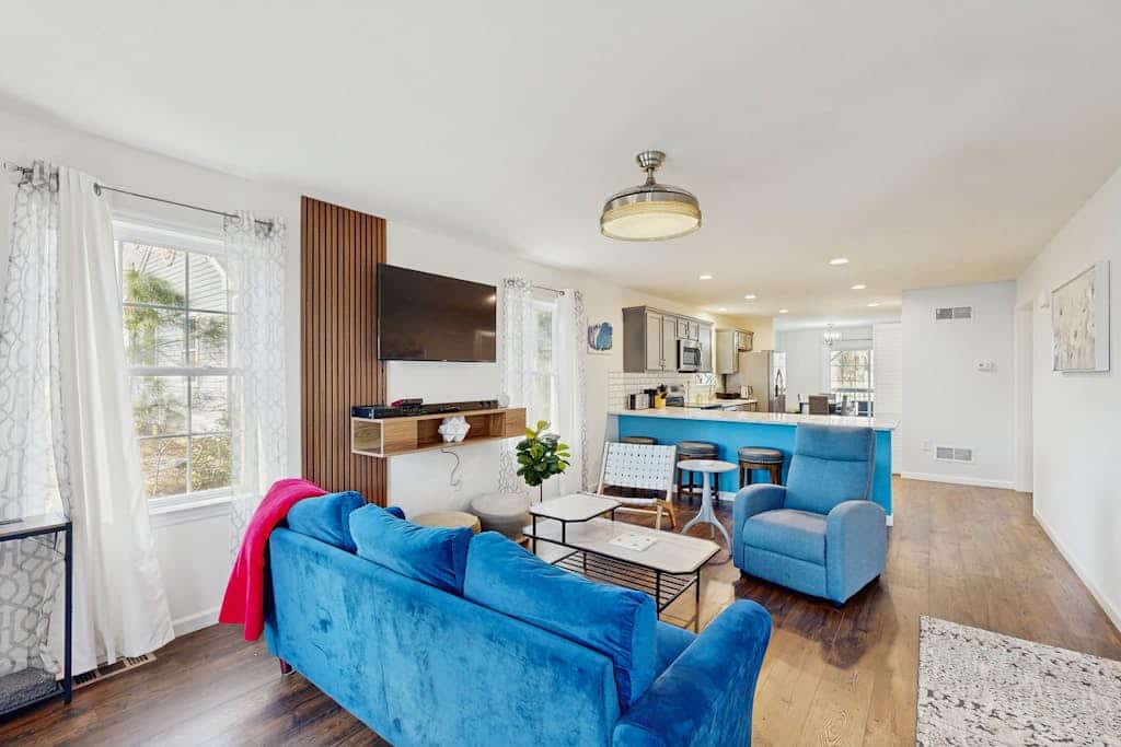 Town of Ocean View house w/patio, outside shower, close to restaurants
