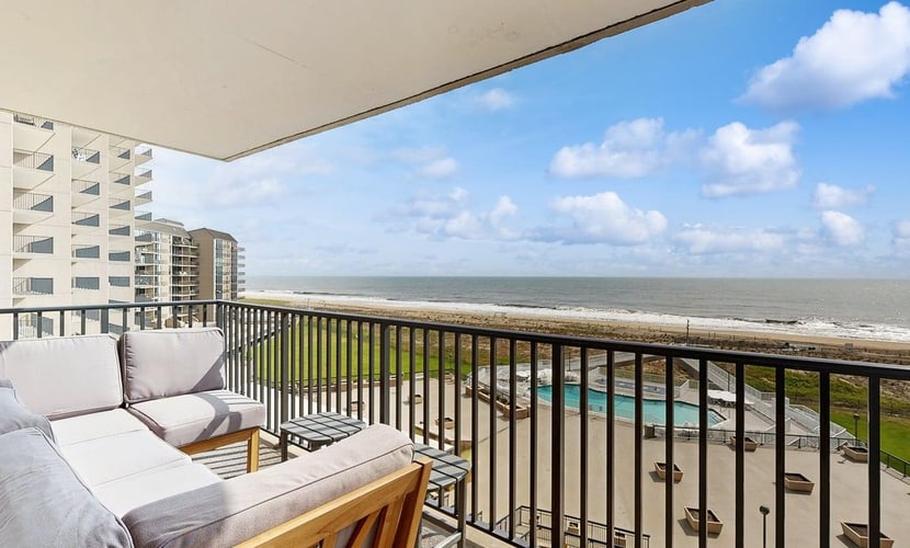 Sea Colony 5th floor condo with pools, tennis/pickle ball courts, fitness center