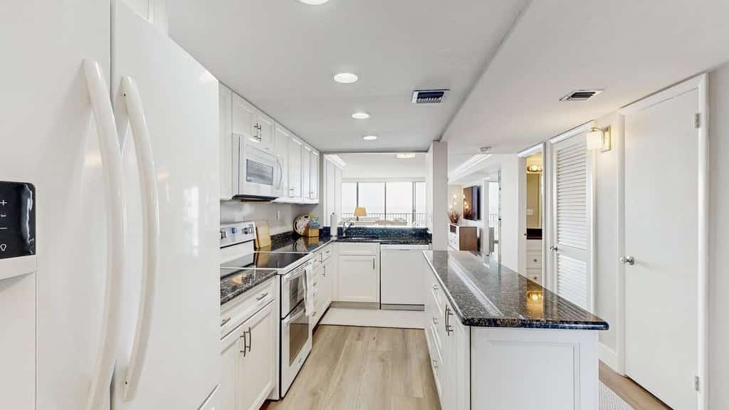 Sea Colony 5th floor condo with pools, tennis/pickle ball courts, fitness center