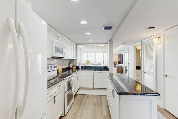 Sea Colony 5th floor condo with pools, tennis/pickle ball courts, fitness center