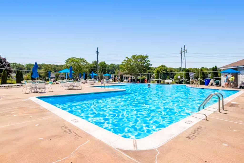 Bethany Meadows townhouse w/shared pool, tennis, close to beach