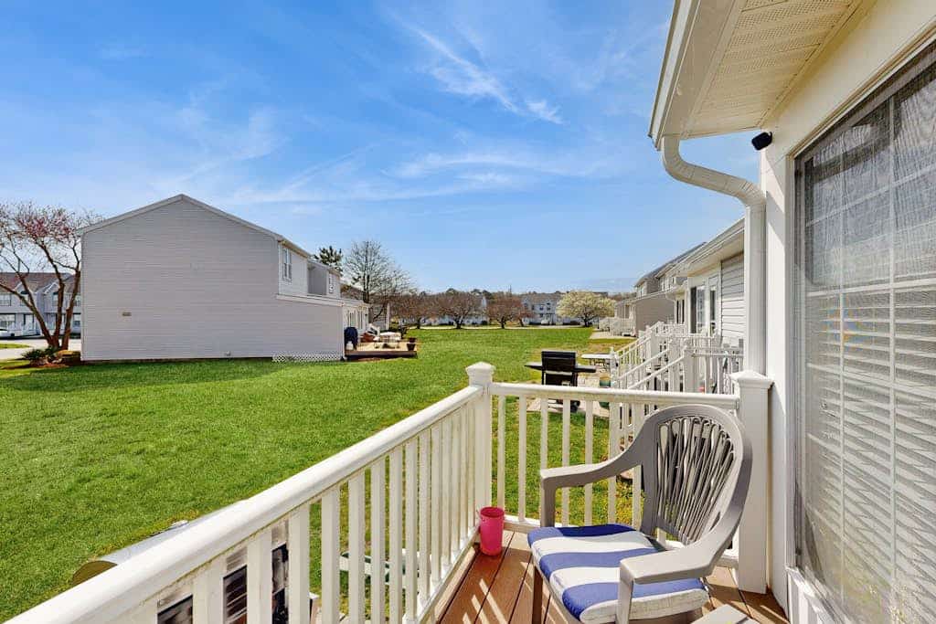 Bethany Meadows townhouse w/shared pool, tennis, close to beach