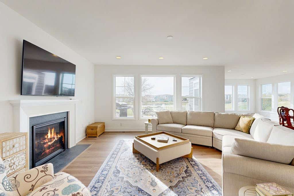 Bayside Resort house w/pools, athletic courts, on-site golf, & shuttle access