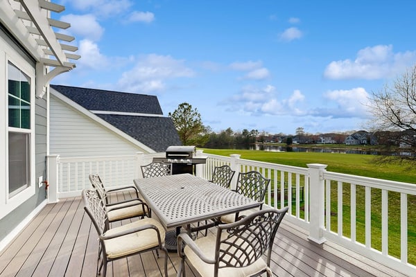 Bayside Resort house w/pools, athletic courts, on-site golf, & shuttle access