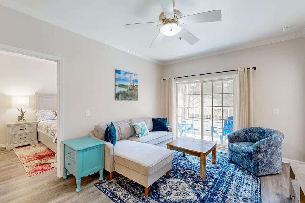 Creekwood condo with on-site pool & patio -  near shopping/dining