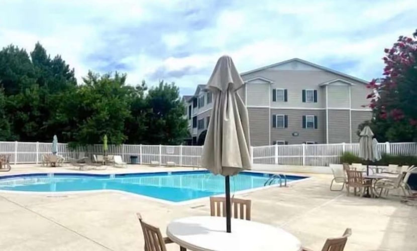 Creekwood condo with on-site pool & patio - near shopping/dining