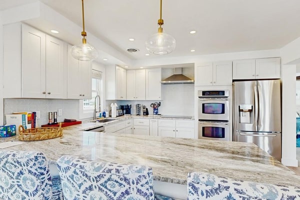 Keen-Wik on the Bay bay front home w/private pool & hot tub