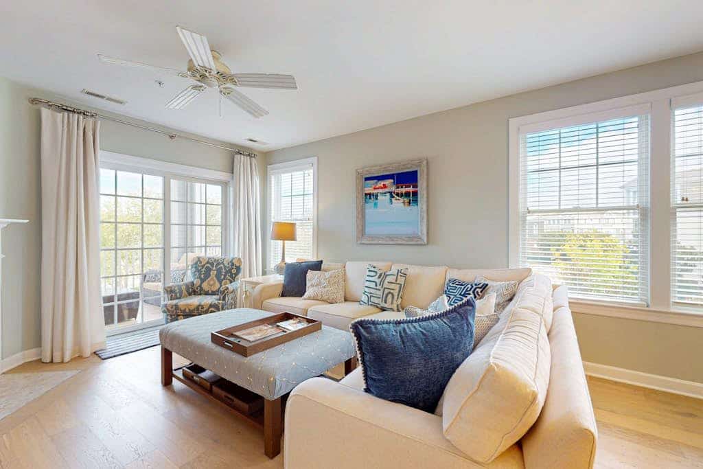 Luxury Bayside Condo with, shared pool, hot tub & tennis court, AC & WiFi