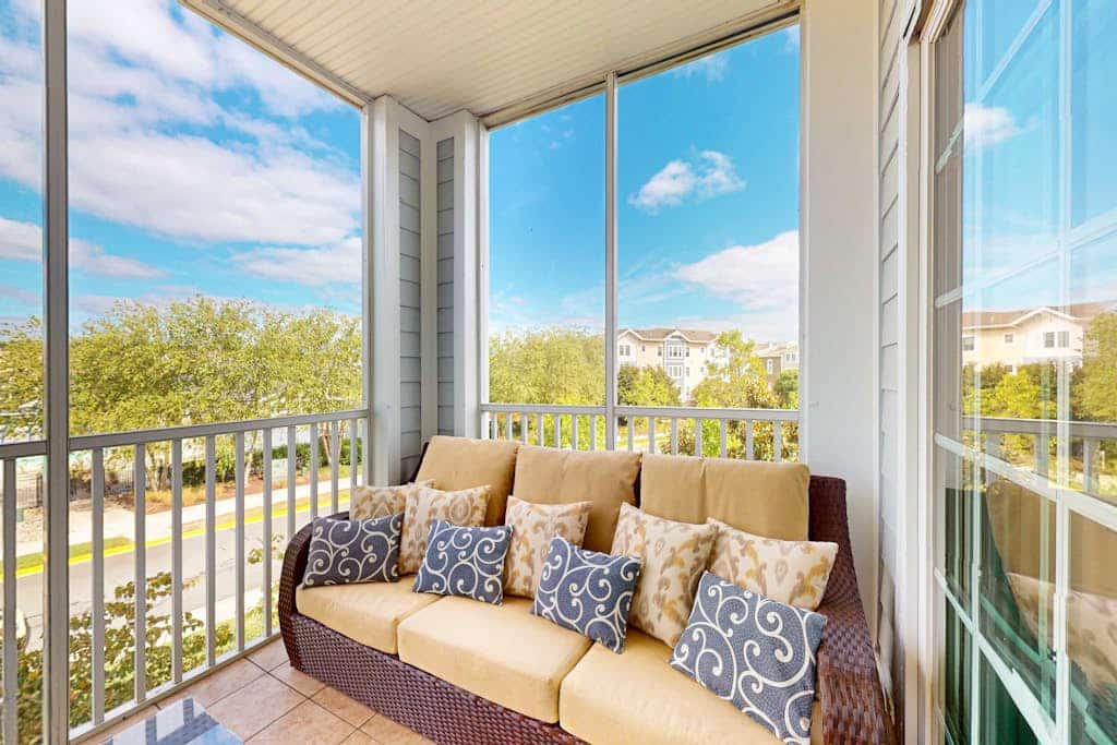 Luxury Bayside Condo with, shared pool, hot tub & tennis court, AC & WiFi