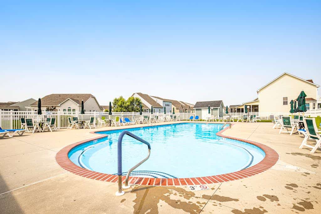 Swann Cove spacious house w/community pool, deck, patio & grill