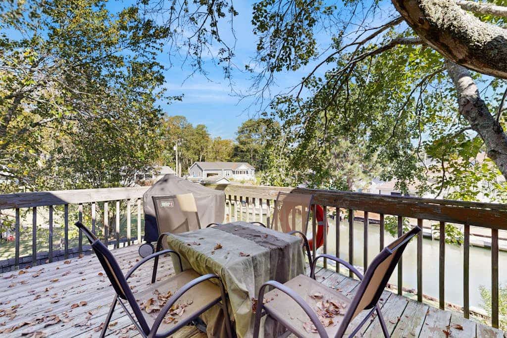 Rogers Haven spacious house w/deck, patio, balcony & grill