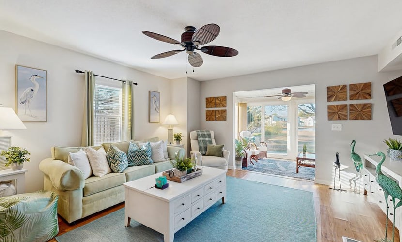 Mallard Lakes condo w/community pool, tennis & basketball court