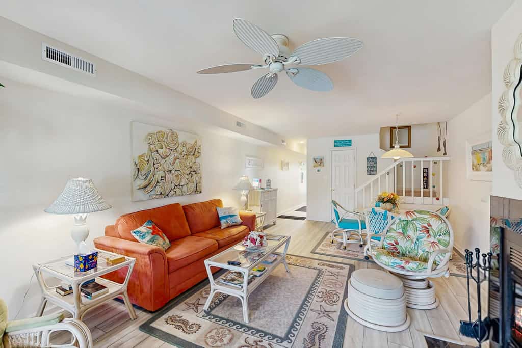 Mallard Lakes condo w/community pool, hot tub, tennis & basketball court