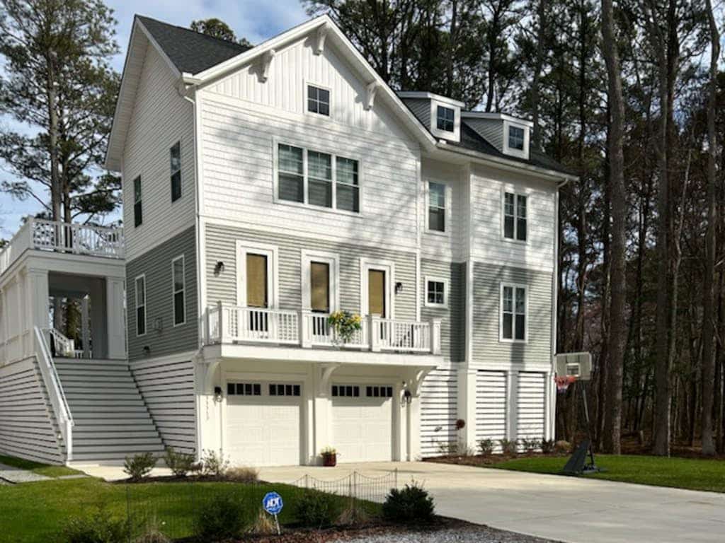 Town of Bethany Beach house w/private pool, hot tub, games, deck, grill