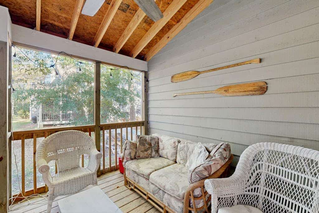 Westwood townhouse w/community pool, tennis court, bike to beach