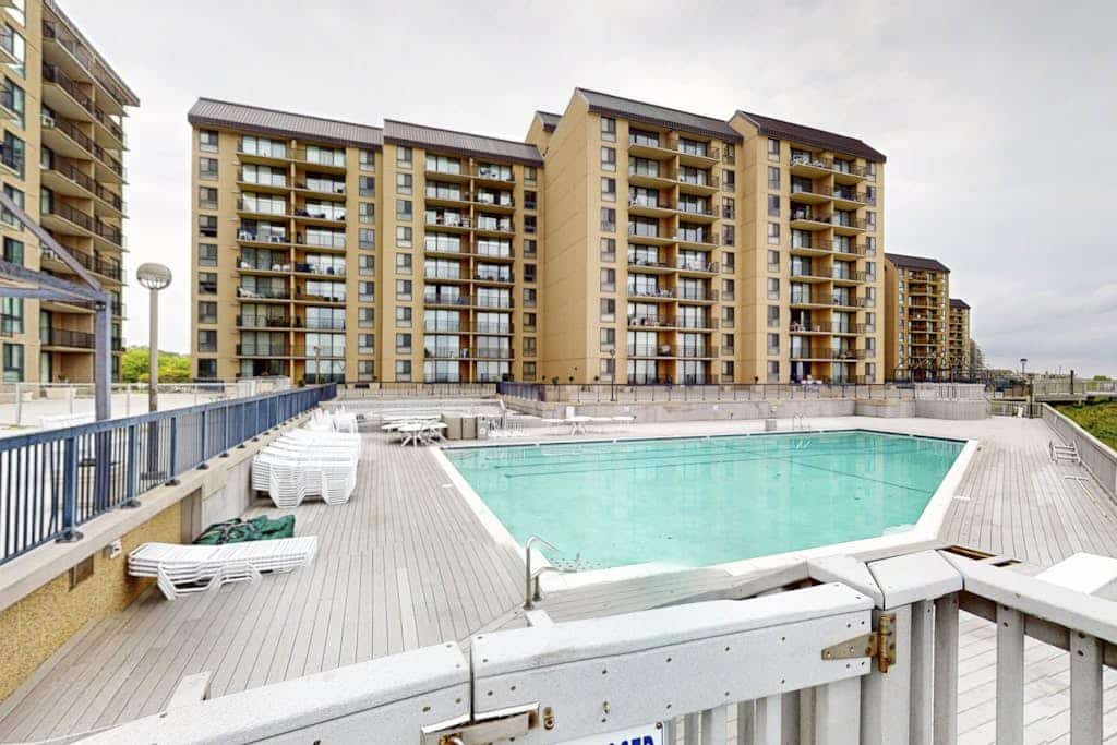 Sea Colony 2nd floor oceanside condo w/community pools, tennis, fitness center