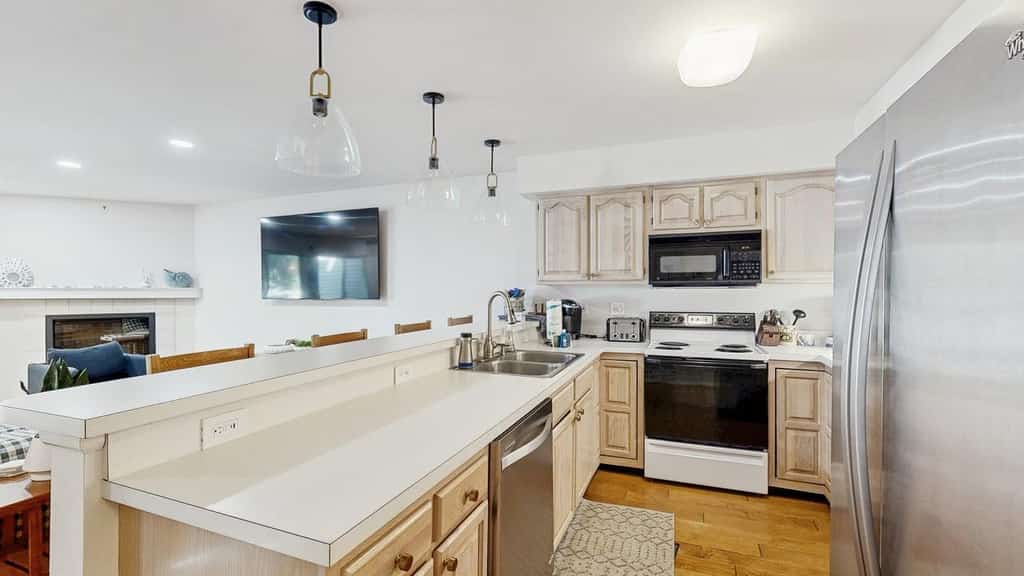 Salt Pond townhome with access to community pool,  tennis court & gym
