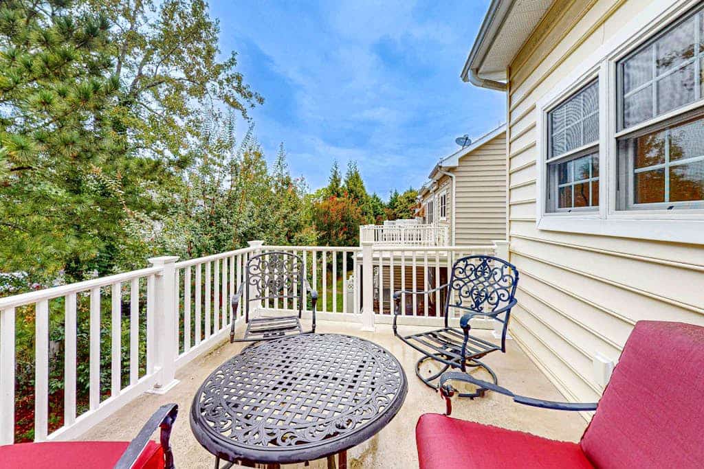 Ocean Mist townhouse with deck, grill, bikes, WIFI & W/D