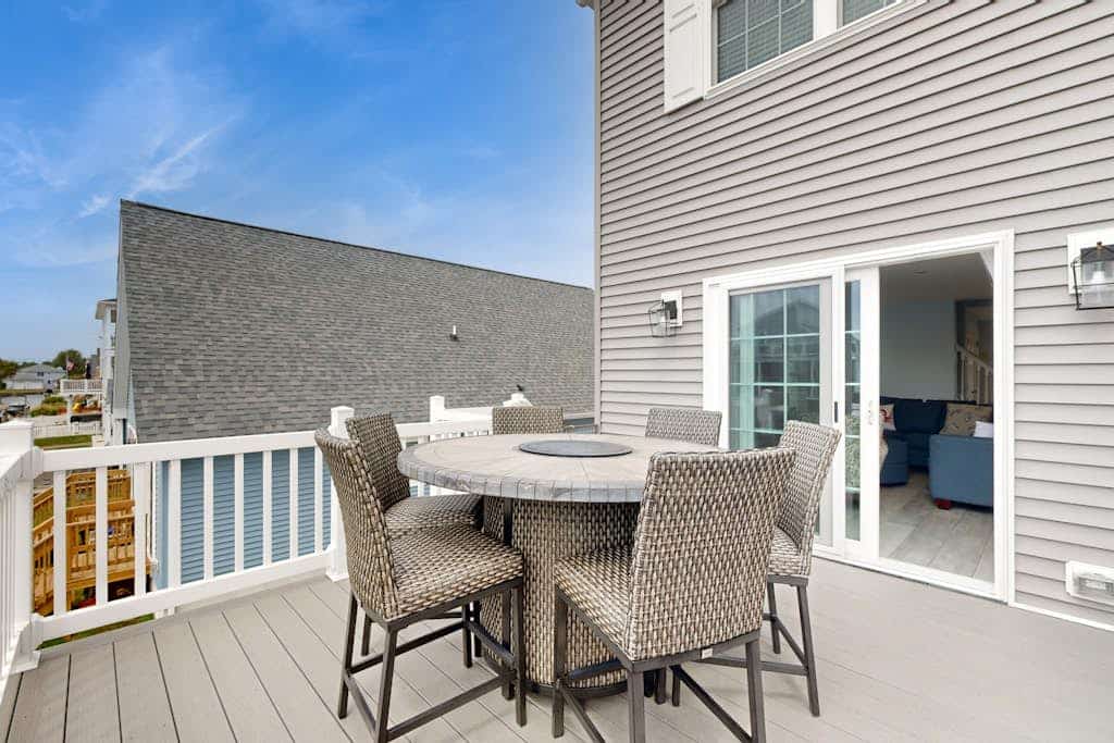 Spacious home w/community boat launch, dock, patio, W/D, & AC