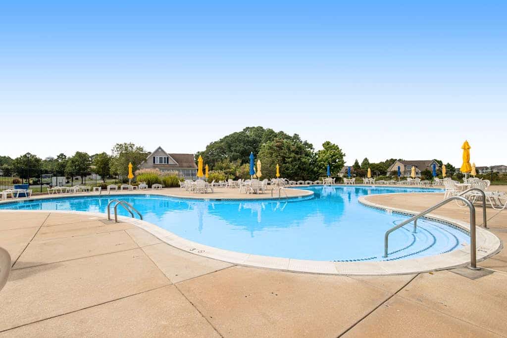 Bethany Bay spacious condo w/shared pool, water view & golf course