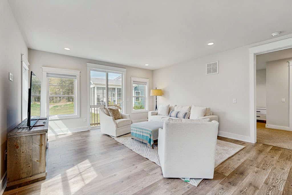 Stingray Harbor condo with W/D, WIFI, close to restaurants