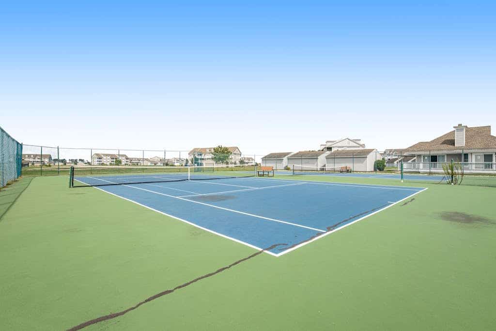 Bethany Bay 2nd floor condo w/shared pool, tennis court, on-site golf, balcony