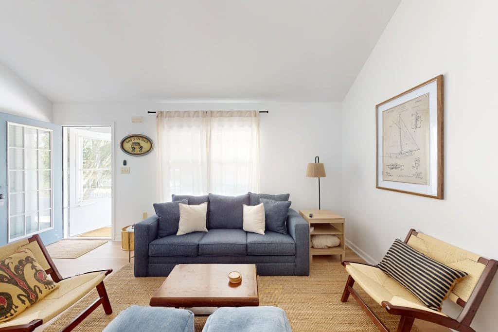 Peaceful single family home with shared pool and sports courts access