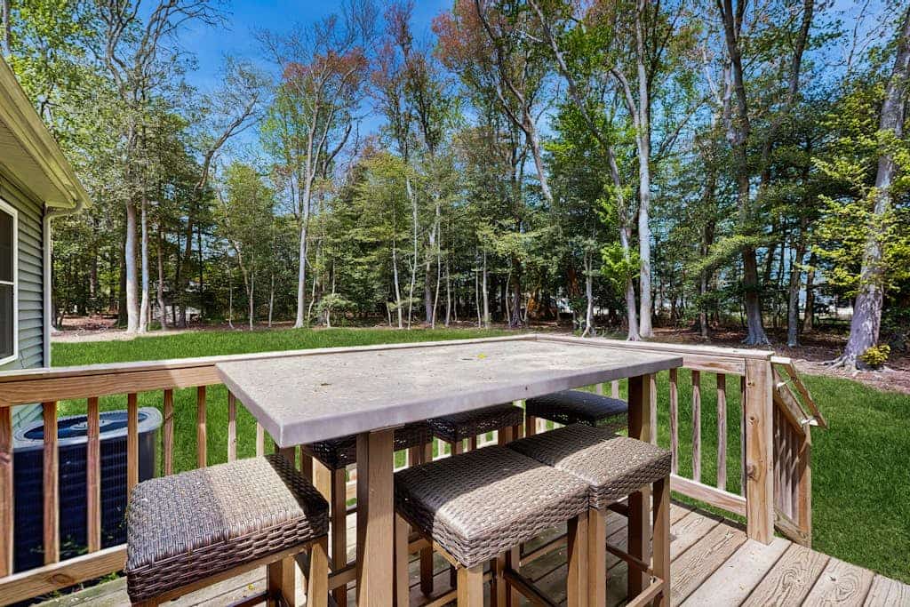 Holy Park house w/deck, patio, grill, close to beach & restaurants.