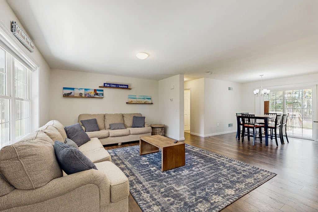 Holy Park house w/deck, patio, grill, close to beach & restaurants.