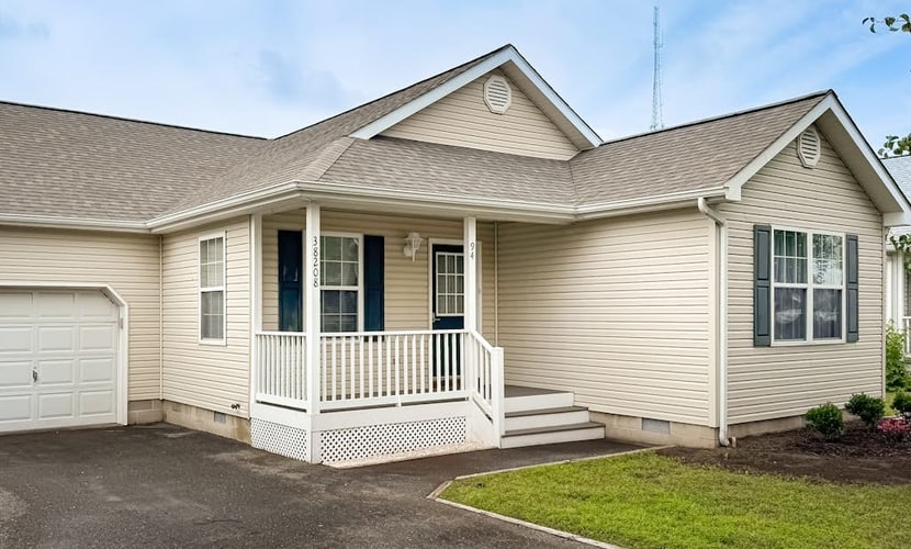 Bethany Meadows house w/community pool, tennis court, deck & grill