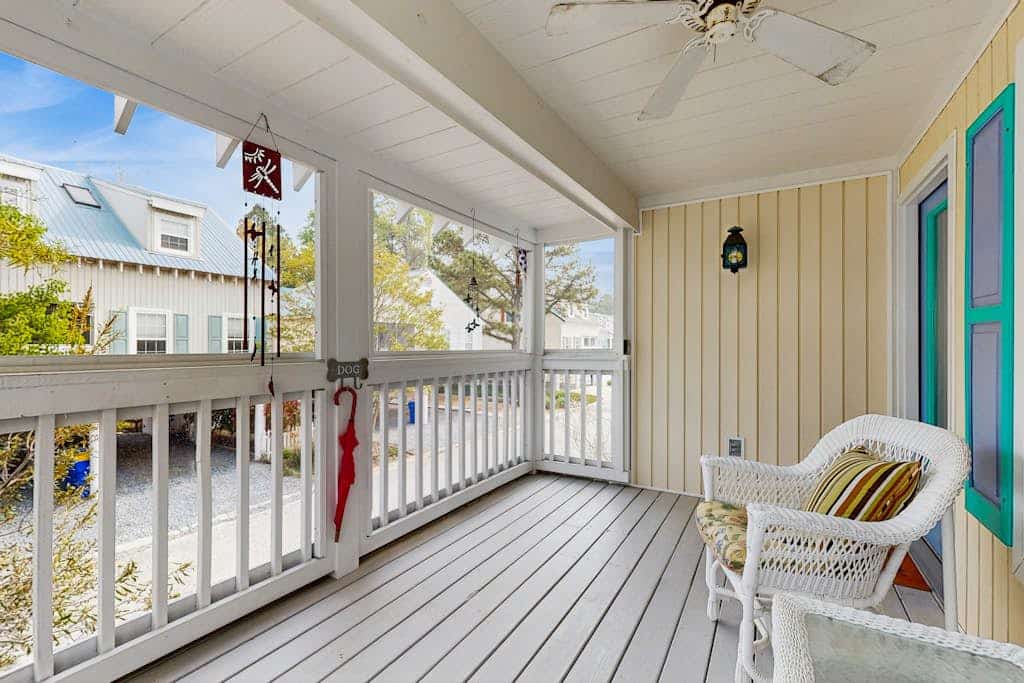 Bahama Beach Cottages house w/deck, balcony, close to beach & restaurants