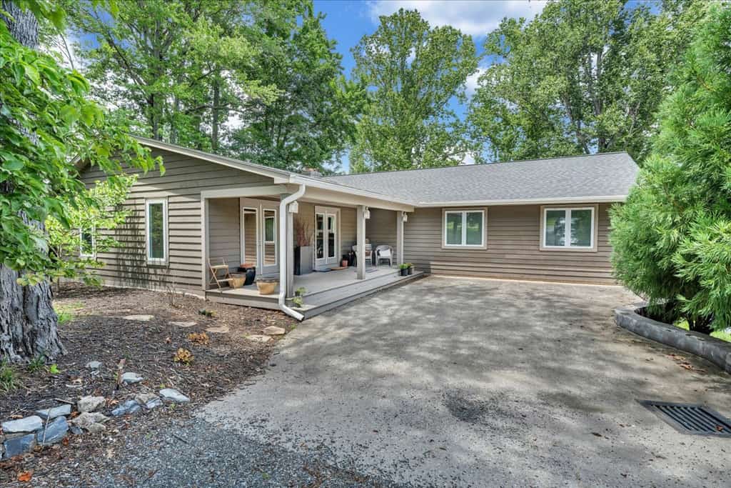 Cove Retreat - Spacious 7 bedroom home!