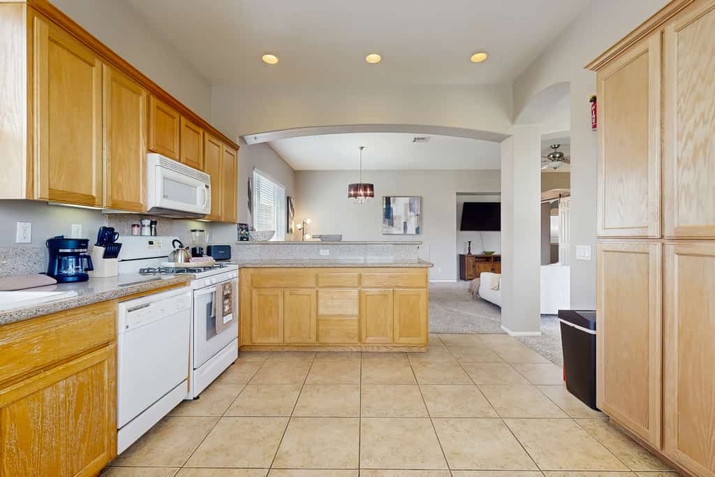 The Wayne House: Golf Course Views, Pool Access, Casita, and Minutes to Coachella
