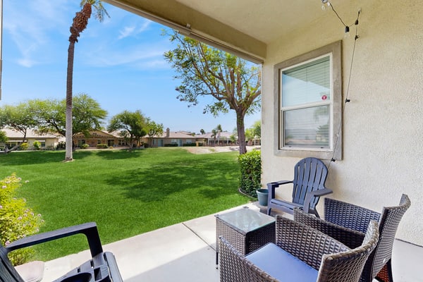 The Wayne House: Golf Course Views, Pool Access, Casita, and Minutes to Coachella