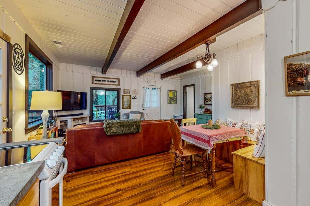 The Lazy Bear - Forestville Dog-Friendly Forest Cabin with Hot Tub