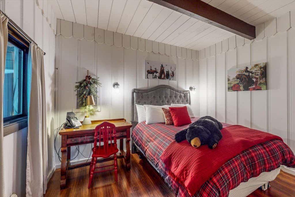 The Lazy Bear - Forestville Dog-Friendly Forest Cabin with Hot Tub