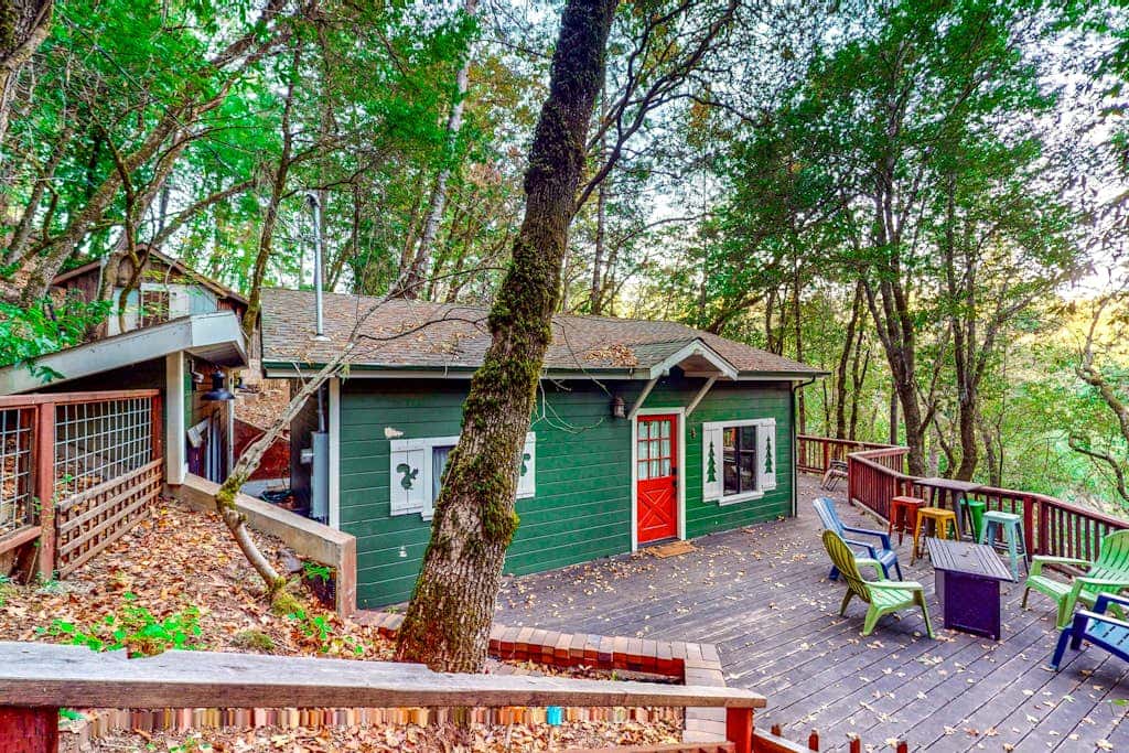 The Lazy Bear - Forestville Dog-Friendly Forest Cabin with Hot Tub