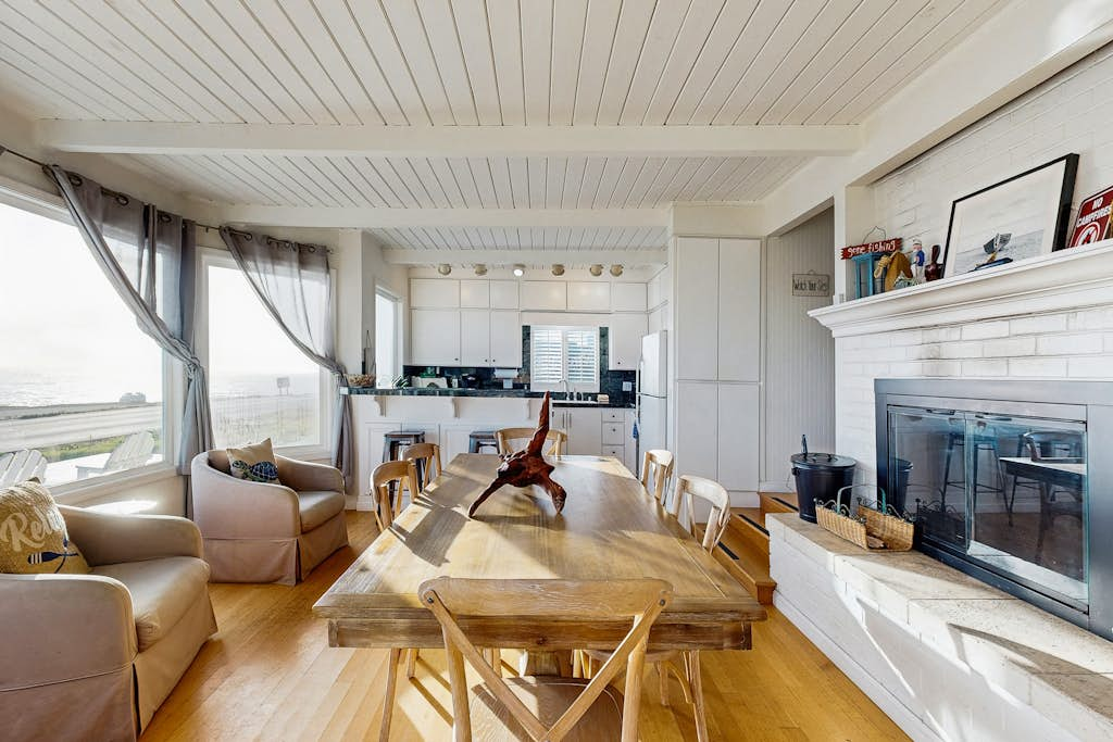 Sunset Escape - Oceanfront Dog-Friendly Cottage, Bodega Bay