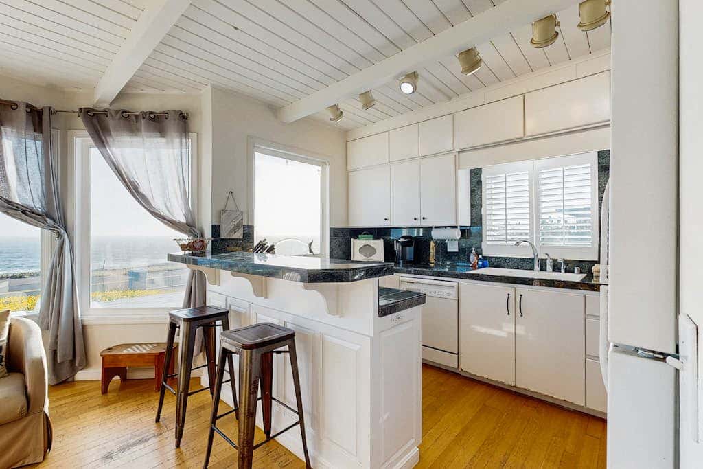 Sunset Escape - Oceanfront Dog-Friendly Cottage, Bodega Bay