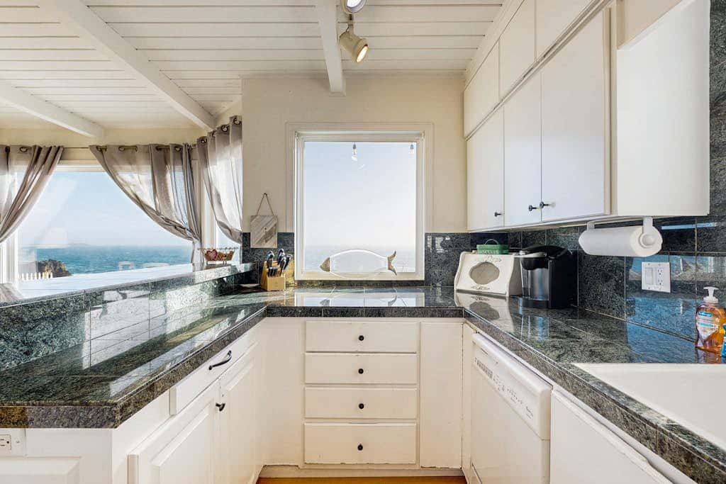 Sunset Escape - Oceanfront Dog-Friendly Cottage, Bodega Bay
