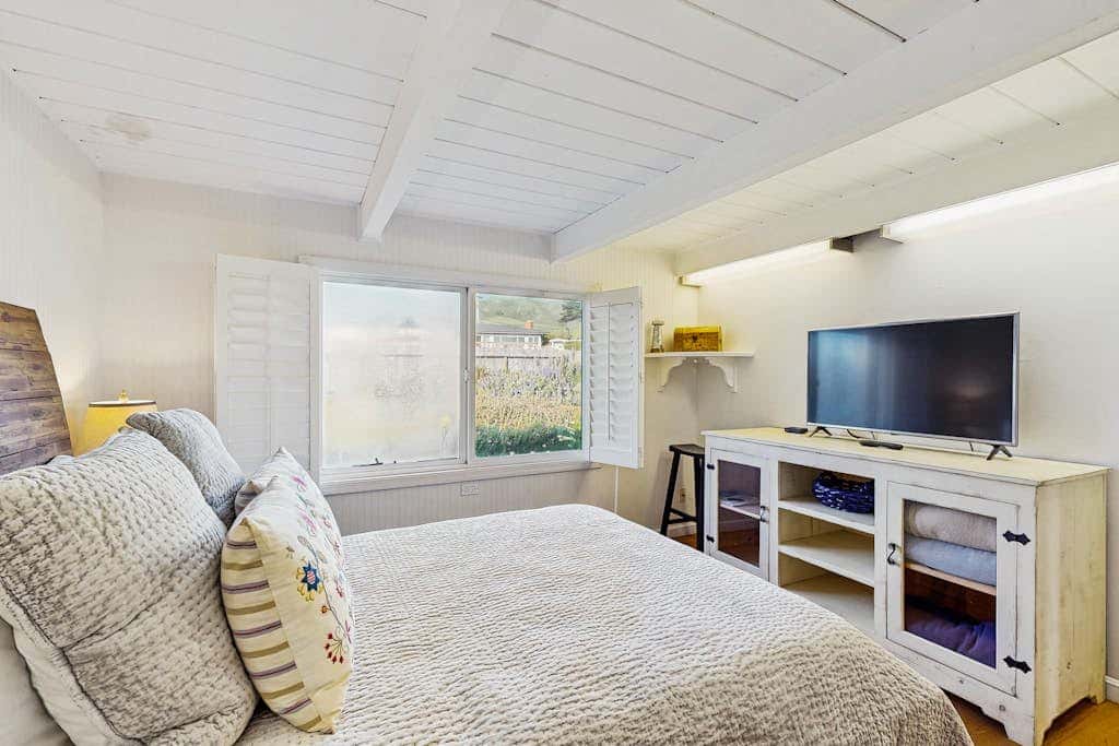 Sunset Escape - Oceanfront Dog-Friendly Cottage, Bodega Bay